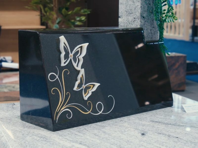 Stèle coffret du modèle Omélis