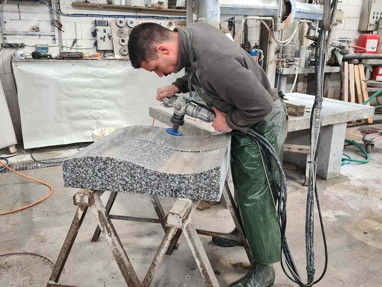 utiliser un granit du Tarn pour un monument funéraire