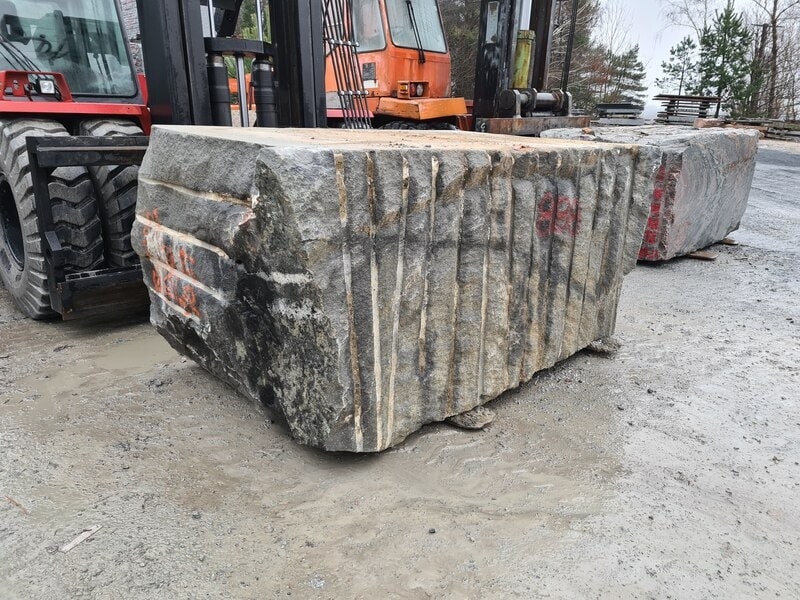 bloc de granit du Tarn avant découpe