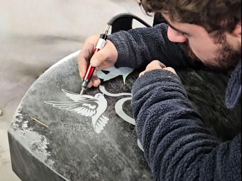 exemples de gravures funéraire sur stèle