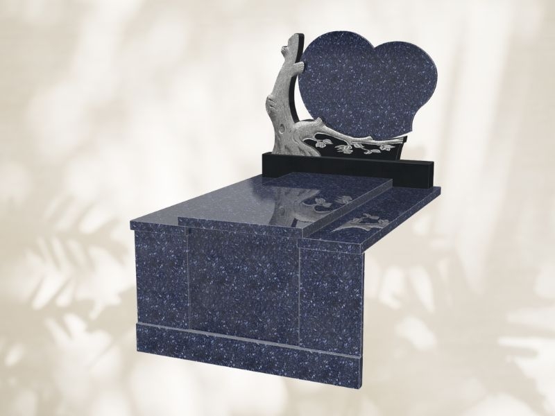 scultpure d'un arbre avec lithogravure blanche des feuilles et d'un oiseau
