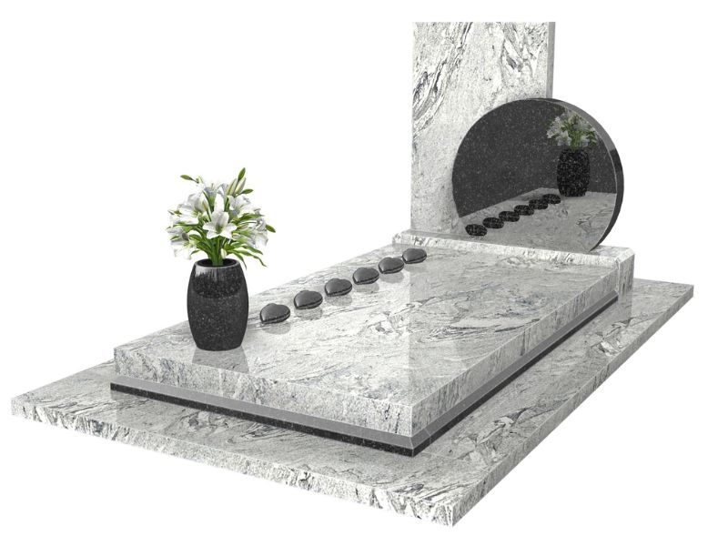 Monument Mynta avec galets en forme de coeur