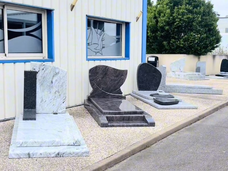 Avantages de proposer des modèles d'exposition pour vos monuments funéraires